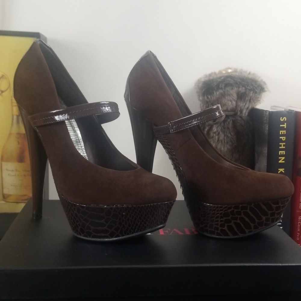 NWOT Rich Brown Stilettos Sz 7.5
